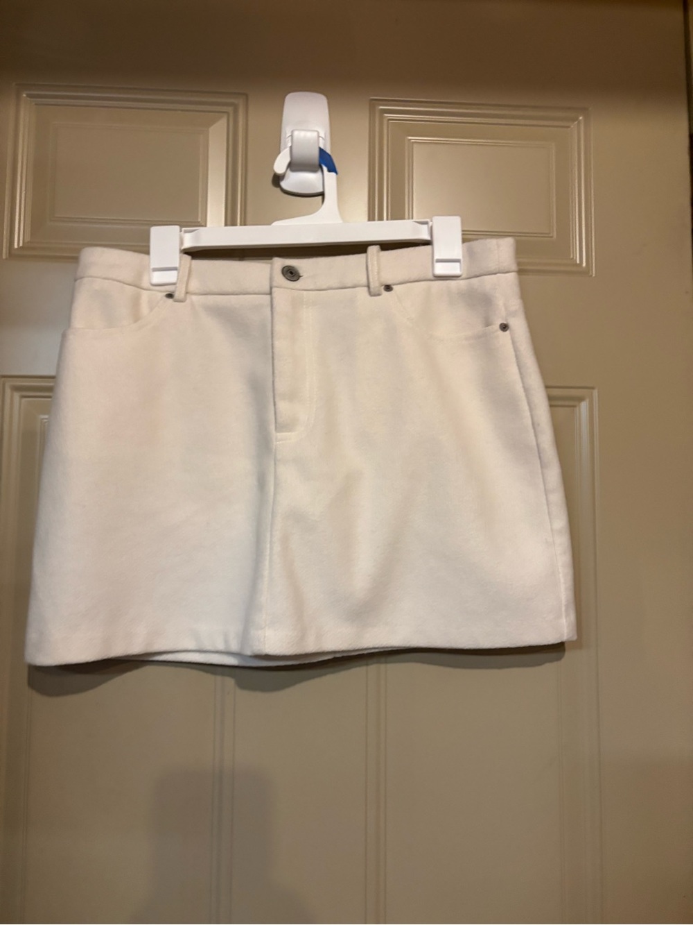 Steve Madden Off-White Mini Skirt with Belt Loops b209